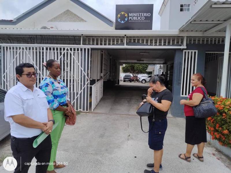 Familiares de víctimas del accidente de Roatán piden justicia.