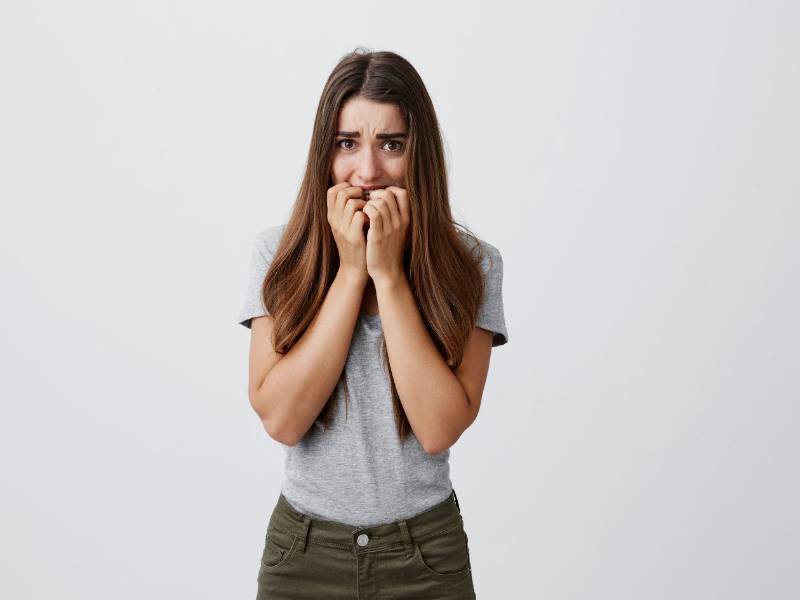 Este método basado en la focalización sensorial, ha ganado reconocimiento entre especialistas por su capacidad para interrumpir el ciclo del miedo y devolver a la persona al presente.