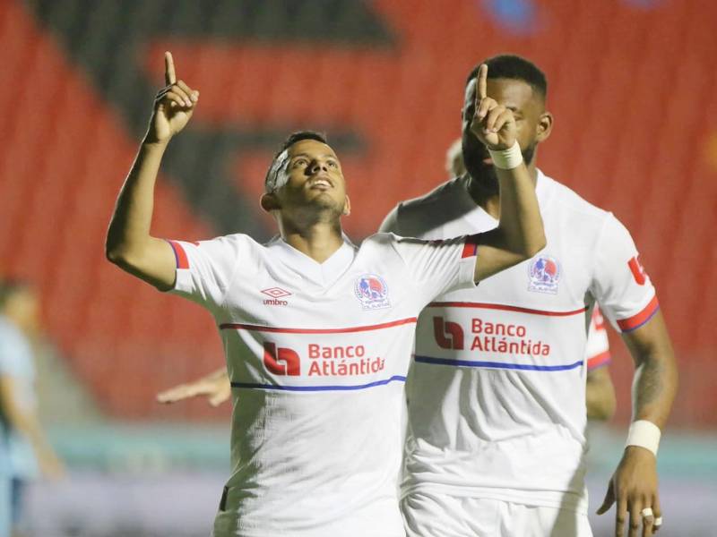 Edwin Rodríguez inició perfecto el torneo tras sufrir lesiones en el pasado y abrió el marcador ante Génesis.