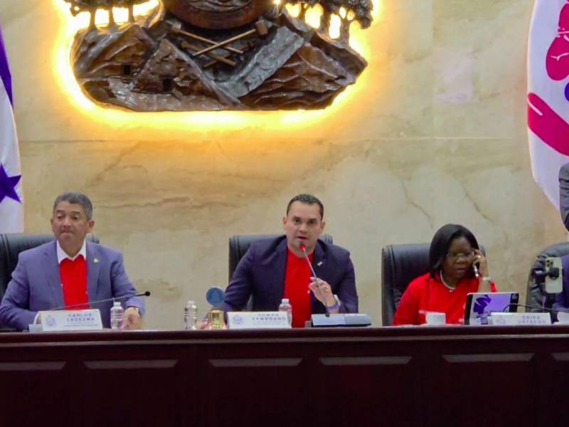 Tomás Zambrano instruyó a la Comisión de Relaciones Internacionales, presidida por el diputado Rashid Mejía, para que concrete en las próximas jornadas los primeros encuentros con la delegación del Parlacen.