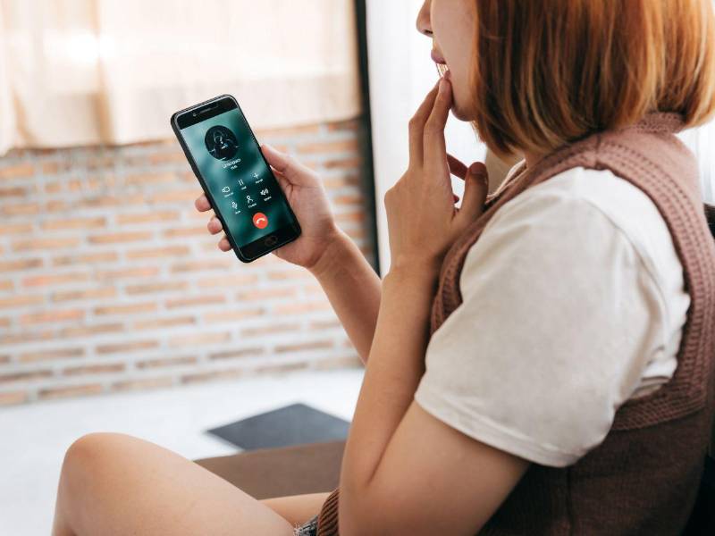 En fechas festivas, cuando pueden aumentan las estafas digitales, es fundamental estar atentos a cualquier situación inusual y no compartir datos personales en línea.