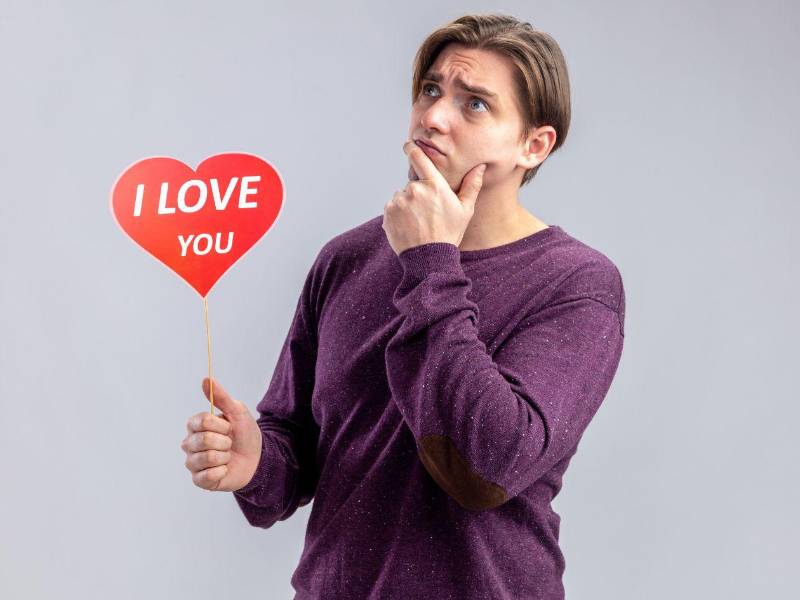 Las personas con trastorno obsesivo-compulsivo (TOC) tienen pensamientos, ideas o sensaciones recurrentes y no deseadas (obsesiones) que les hacen llevar a cabo acciones o tareas de forma repetida (compulsiones).