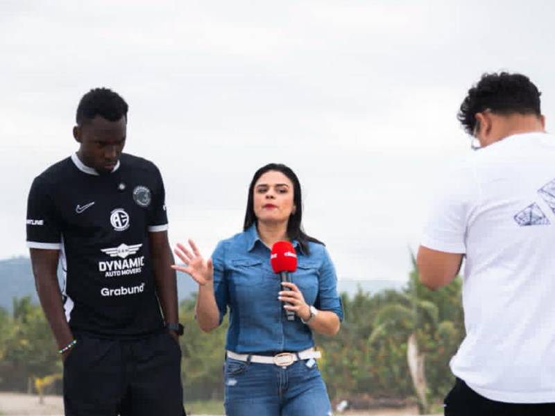 Alberth Elis charló con nuestra periodista deportiva Claudia Torres.