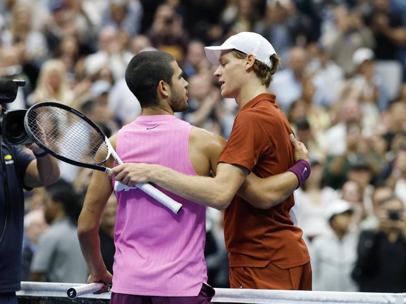 El italiano Jannik Sinner no pudo ante el español Alcaraz en la final del Abierto de Estados Unidos.