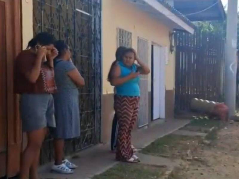Familiares llegaron a reconocer el cuerpo de Martha Elizabeth Montalván Cáceres.