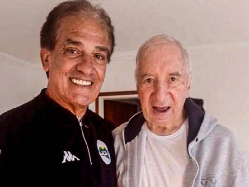 Miguel Lemme (izquierda) junto a Carlo Bilardo en una foto de archivo.