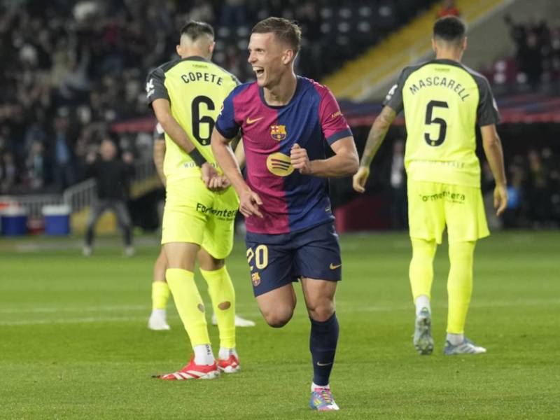Barcelona da un paso más al título de Liga tras triunfo sufrido