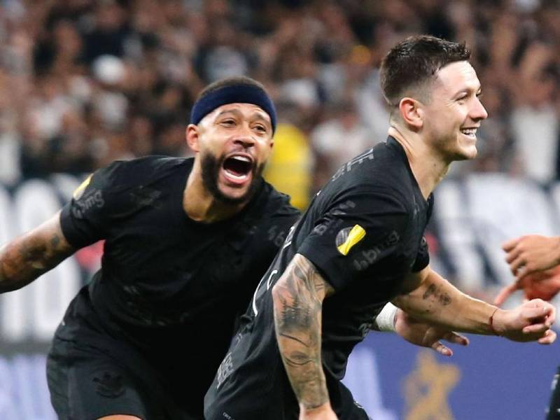 Rodrigo Garro marcó el gol del triunfo del Corinthians de Memphis Depay.