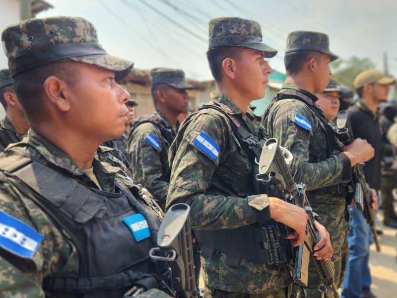 En el gobierno pasado, se ordenó el regreso de los militares a sus cuarteles.