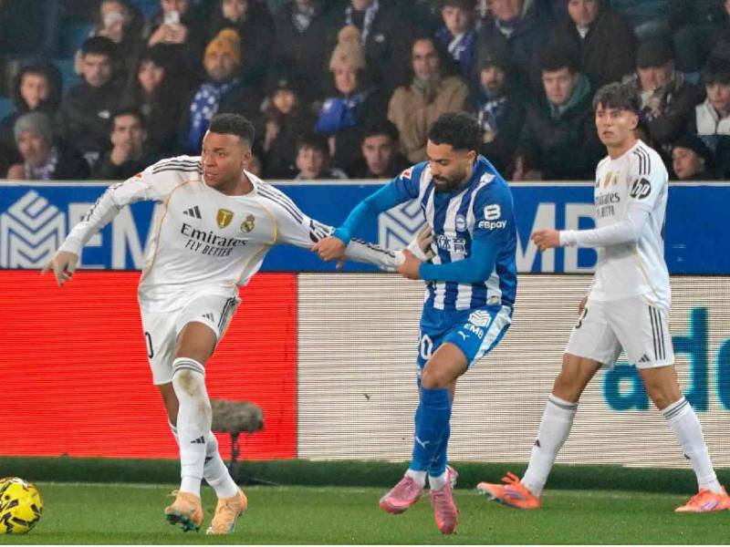 Alavés y Real Madrid se enfrentan este domingo en la Liga Española.