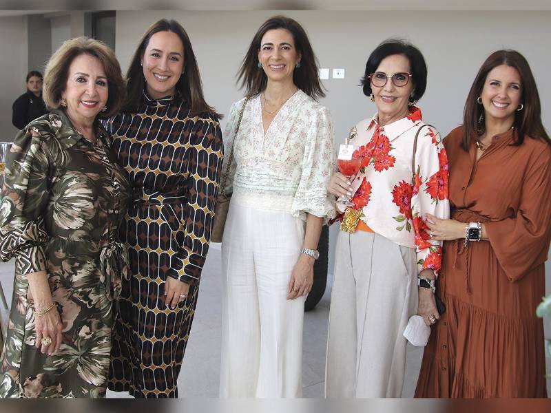 La celebración reunió a distinguidos invitados que compartieron una tarde llena de recuerdos, reconocimiento y optimismo por el futuro de Hotel Alameda, un referente de la hotelería hondureña desde hace cinco décadas.