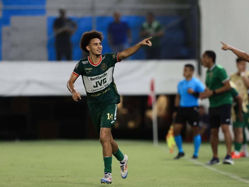 Javier Arriaga celebrando el 2-0 ante Real Estelí.