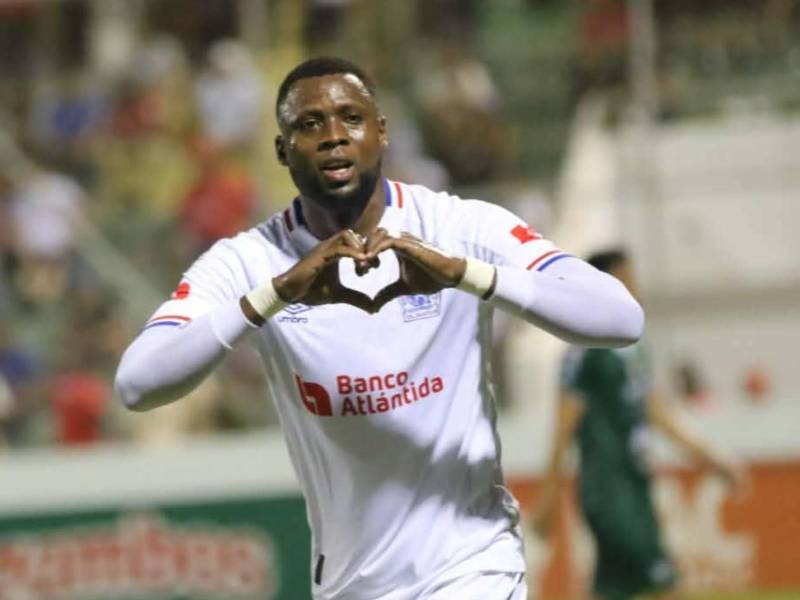 Olimpia receta paliza al Platense con una noche perfecta de Yustin Arboleda