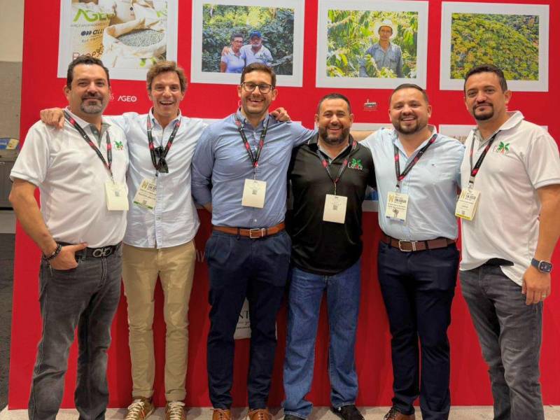 Delegación hondureña en la Feria World of Coffee.