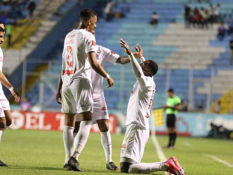 La celebración de Yustin Arboleda tras su gol que significó el 2-0 del Olimpia.