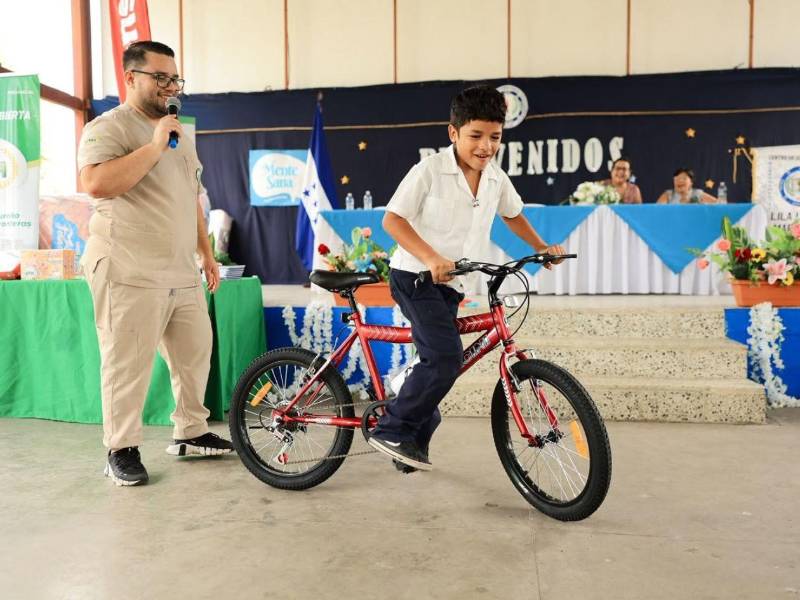 Diario LA PRENSA incentivó la participación de los estudiantes con múltiples obsequios para los ganadores.