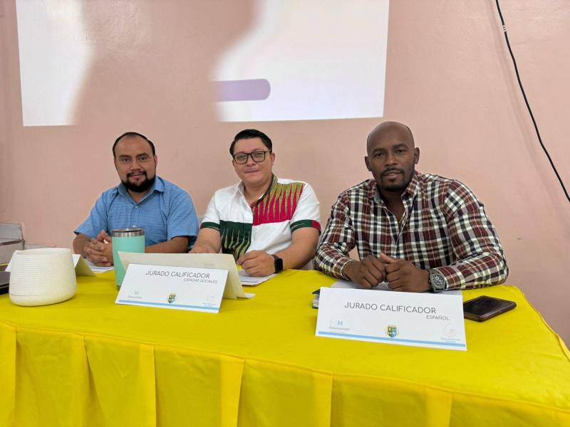 Miembros del jurado calificador en el Campeonísimo de Cultura General.