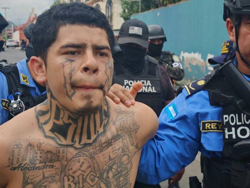 Las propuestas incluyen utilizar peritajes de tatuajes como elementos probatorios, ampliar de 24 a 48 horas el plazo para presentar requerimientos fiscales y eliminar beneficios de preliberación para condenados por terrorismo. Las reformas esperan la opinión de la Corte Suprema de Justicia.