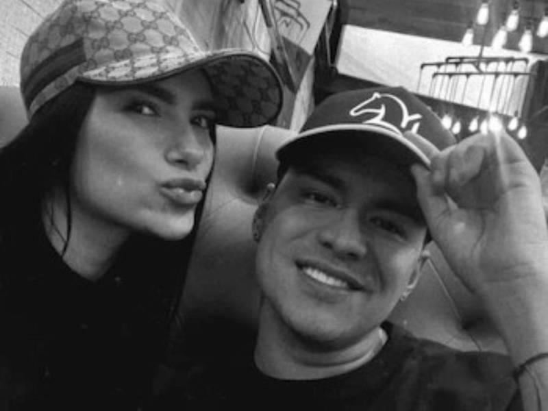 La muerte de Yeison Jiménez en un trágico accidente aéreo, que también cobró la vida de cinco integrantes de su equipo de trabajo, continúa generando conmoción y nuevas revelaciones tanto sobre el hecho como sobre aspectos personales del entorno del cantante.