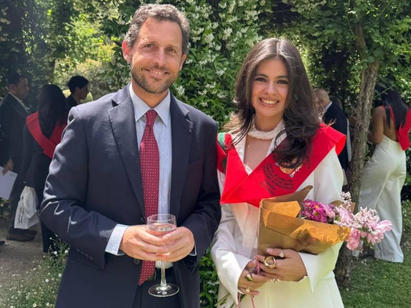 La hondureña Litzy Muñoz finalizó con éxito su máster en la Escuela Diplomática de España, destacando en un entorno académico internacional.