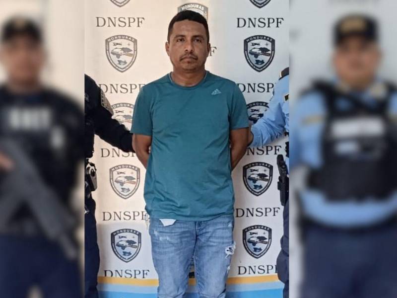 Un ciudadano guatemalteco de 40 años fue detenido en el punto fronterizo de Corinto, luego de que las autoridades hondureñas confirmaran que tenía una notificación roja internacional.