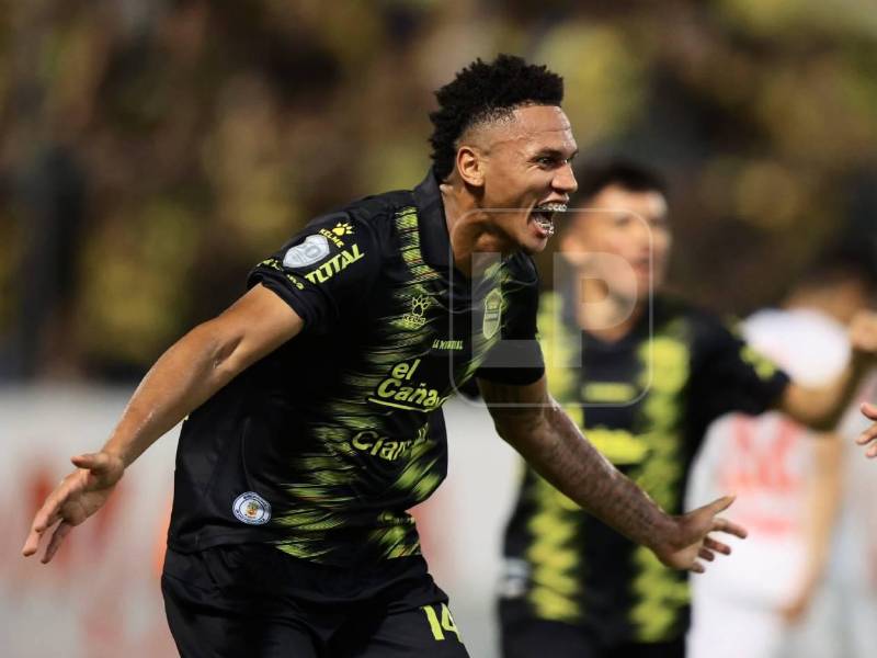Baptiste celebrando el gol que abrió el marcador en la final de ida.