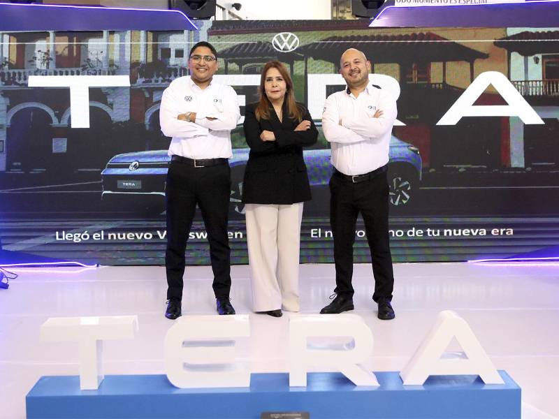 La Ing. Ivonne López, Directora de País de Grupo Continental Motores, junto a su equipo presentarón el nuevo ícono de Volkswagen con orgullo y entusiasmo.