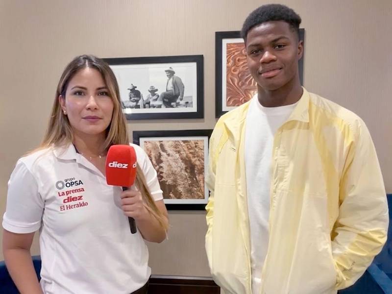 La periodista Jenny Fernández entrevistó a Keyrol Figueroa en Texas.