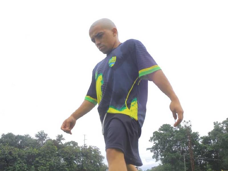 A sus 24 años, Rambito comienza a escribir una nueva página en su vida tras recibir la oportunidad que tanto había esperado: debutar en el fútbol profesional hondureño con el Brasilia de Río Lindo, equipo de la Liga de Ascenso.