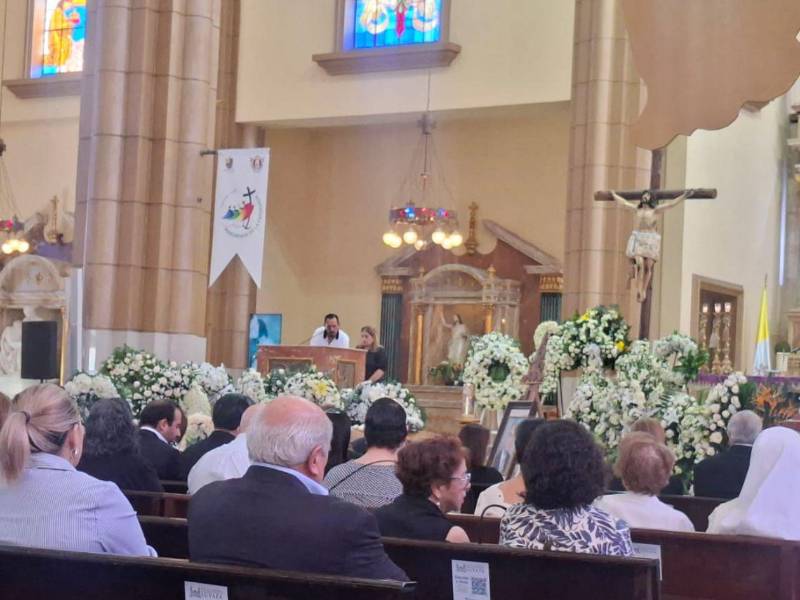 Flores y oraciones en honor a Emilio Larach, ejemplo de visión y compromiso con Honduras.