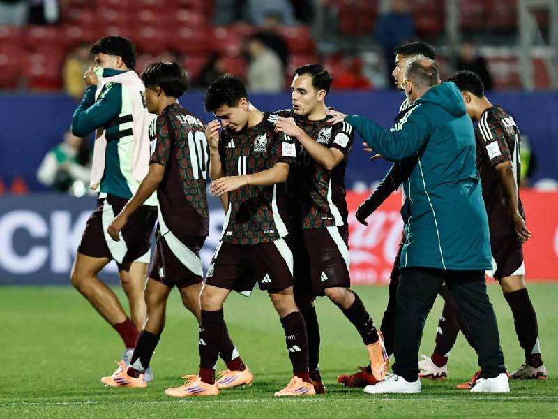 Dolor en los jugadores de México tras caer en cuartos de final del Mundial Sub-20.