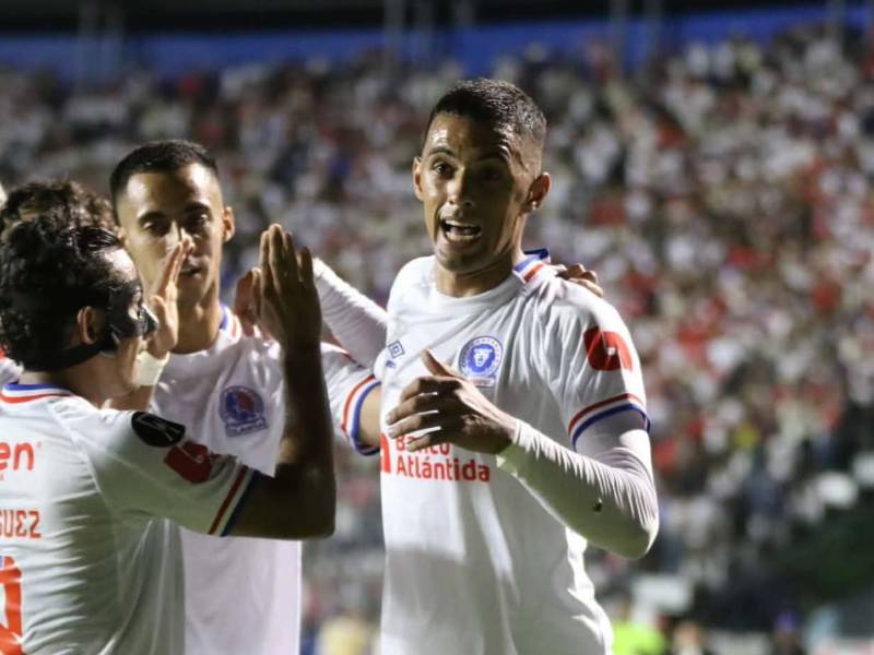 El festejo de Olimpia tras abrir el marcador en el clásico ante Saprissa por la Copa Centroamericana.