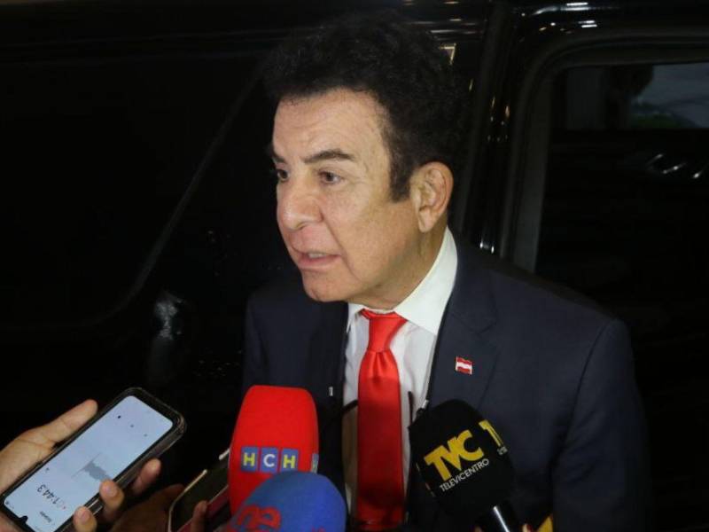 Salvador Nasralla, candidato presidencial del partido Liberal en conferencia de prensa.