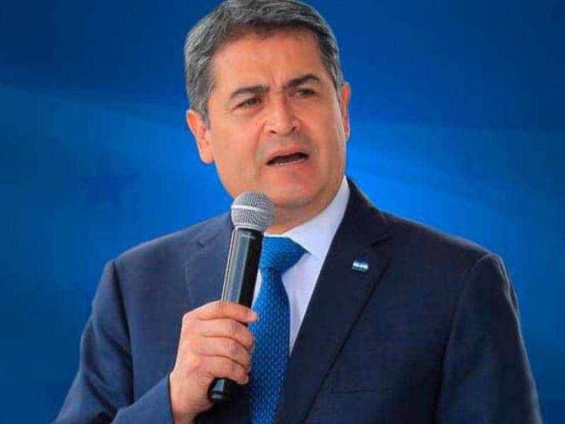 El expresidente Juan Orlando Hernández en su primera entrevista concedida a un medio hondureño luego de quedar en libertad,<a rel=noopener noreferrer href=https://www.laprensa.hn/honduras/honduras-juan-orlando-hernandez-libre-elecciones-familia-indulto-BI28574588 target=_blank> </a>agradeció a Dios, a su familia y a los hondureños que según dijo oraron durante casi cuatro años para que él quedara en libertad, ahí aprovechó para hablar sobre su carrera política y el caso sobre su hermana Hilda Hernández.