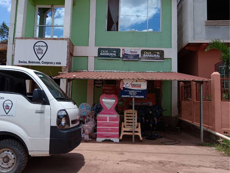 A Donde Kelvin, un establecimiento famoso en La Unión, asisten todos los días habitantes de este municipio a retirar las remesas enviadas por sus familiares que se encuentran en Estados Unidos.