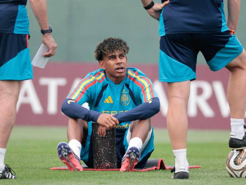 Lamine Yamal durante el entrenamiento de España este jueves a días de la final del Mundial 2026.