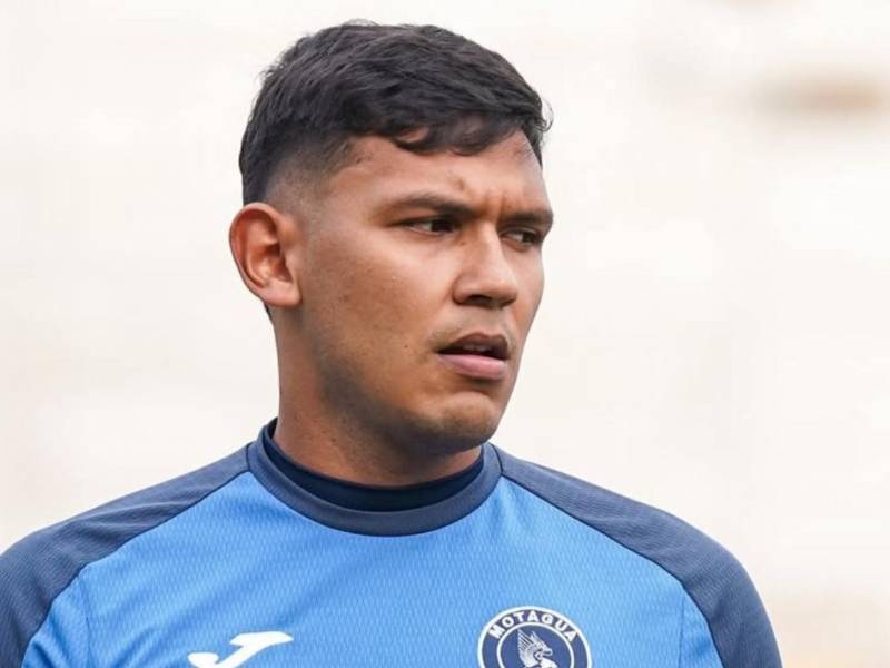 El defensor Luis Vega se lesionó en el primer tiempo del Motagua vs Marathón y tuvo que ser reemplazado.