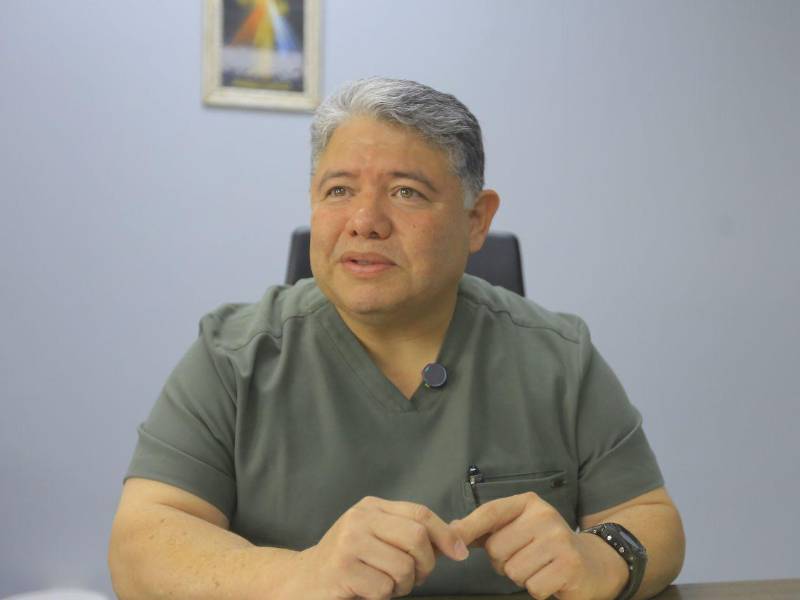 El doctor Juan Carlos Argueta, director del hospital Mario Rivas, durante su entrevista con el equipo de Diario LA PRENSA.
