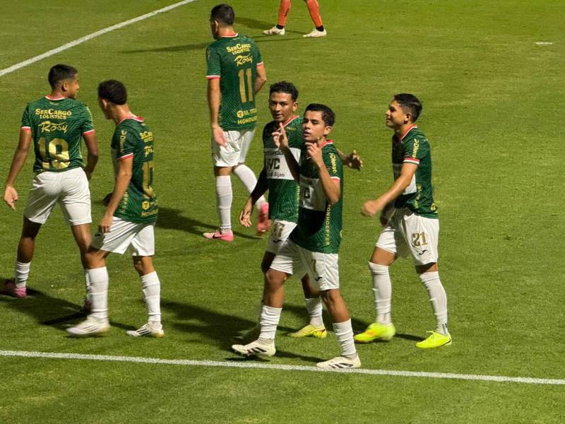 Isaac Castillo celebrando su golazo contra el Olancho FC.