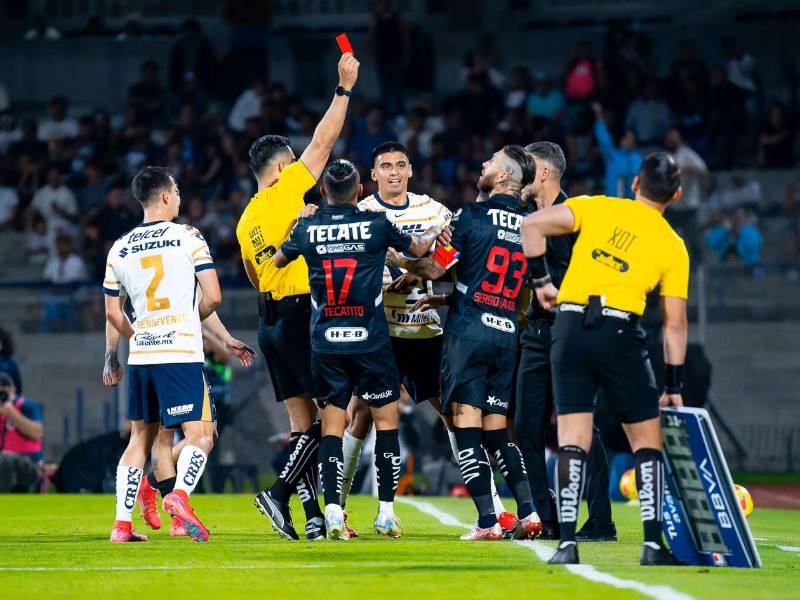 Sergio Ramos vio su primera tarjeta roja en la Liga MX.