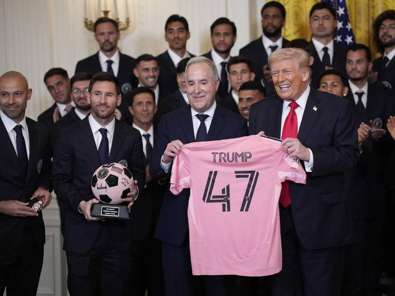 Donald Trump recibió una camiseta del Inter Miami con su nombre y el número 47.
