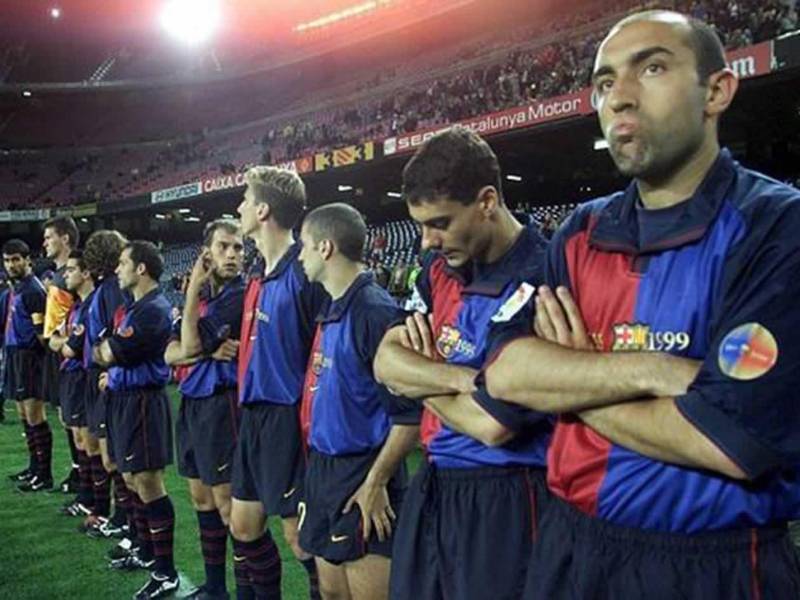 La cara de los futbolistas del Barcelona durante el plantón en las semifinales de la Copa del Rey en el año 2000.