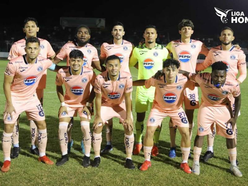 El Motagua se tuvo que cambiar el uniforme y jugar con el rosado.