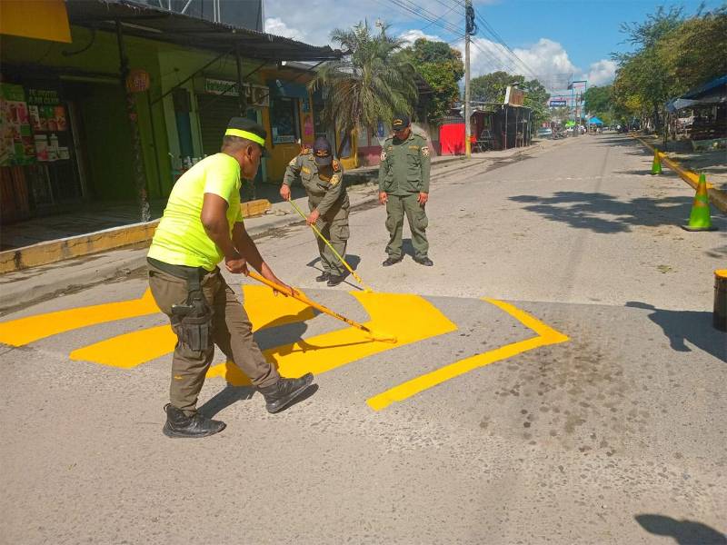 Los túmulos son pintados y señalizados para ayudar a las personas que circulan en las cercanías de escuelas, hospitales e iglesias.