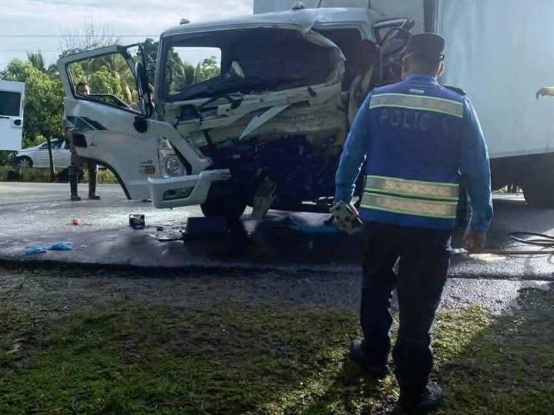 La Policía de Tránsito llegó al sitio del accidente.