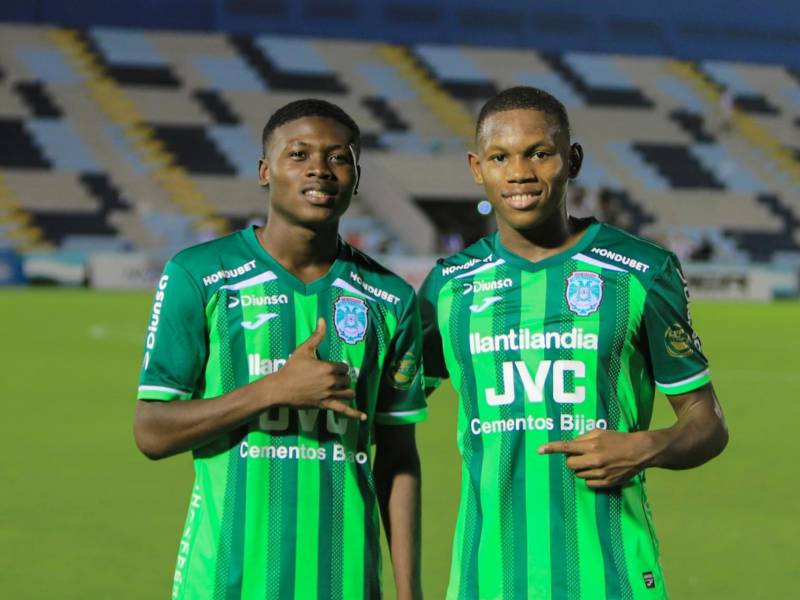 Franklin Ávila (derecha) hizo su debut con Marathón en el duelo ante Victoria.