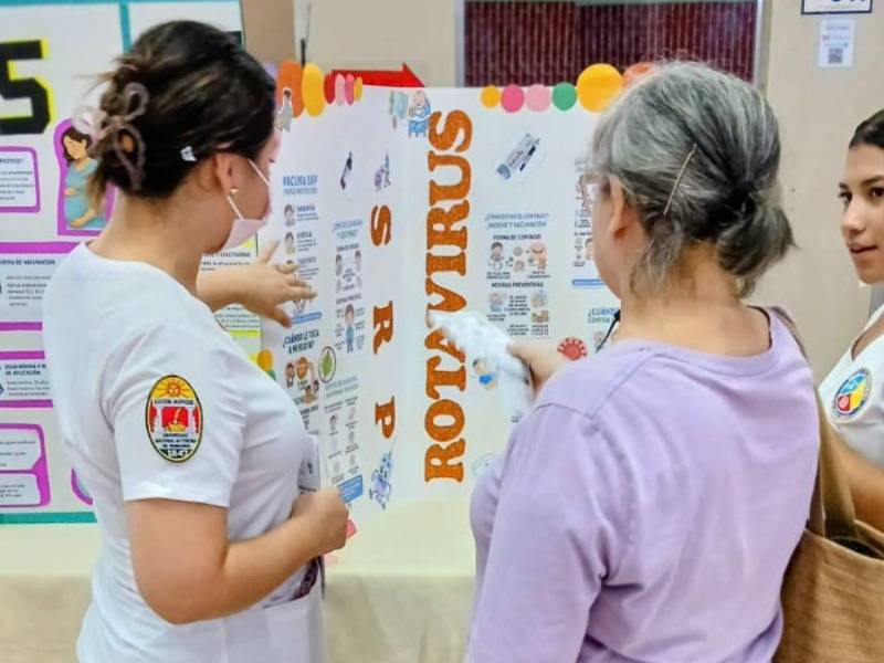 Estudiantes en el inicio de actividades de la Semana Mundial de la Inmunización 2026.