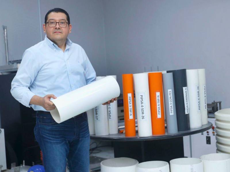 El ingeniero Mario Vallecillo, director comercial de PIPSA, destaca la flexibilidad de la empresa para adaptar sus productos según requerimientos y preferencias de los clientes de la región.