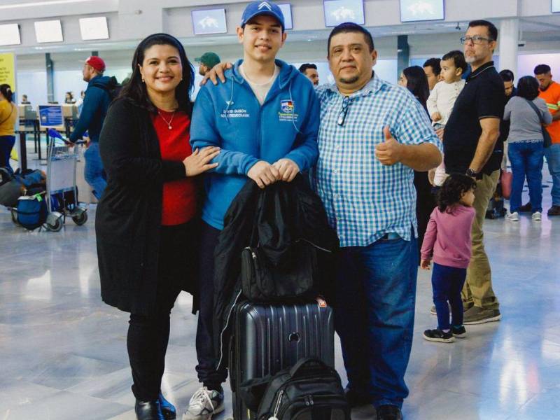 Los padres de estos jóvenes se mostraron orgullosos.