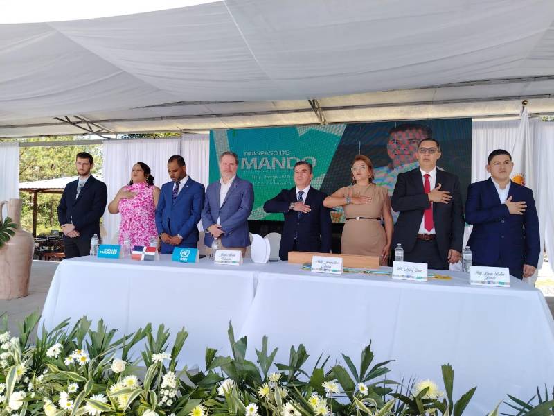 Representantes del cuerpo diplomático y organismos internacionales